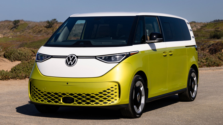 VW ID. Buzz in Pomelo Yellow Metallic/Candy White