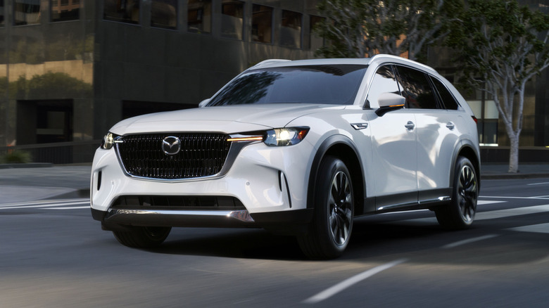 Mazda CX-90 Hybrid cornering in the city