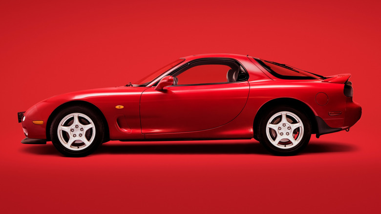 Side profile of the Mazda RX-7 FD