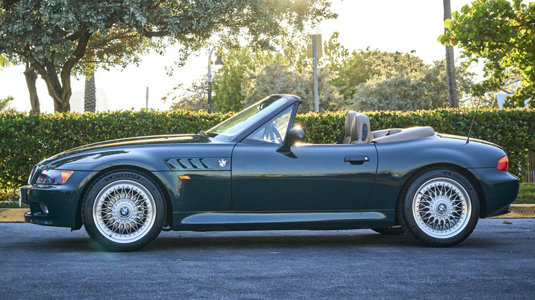 Side profile of the BMW Z3 1.9 Roadster