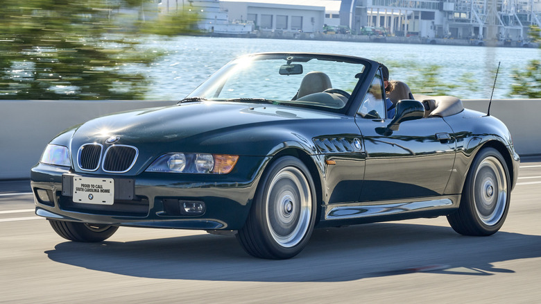 BMW Z3 1.9 Roadster on the highway