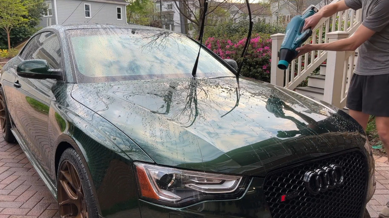 The Stubby car drying nozzle being used on a wet vehicle