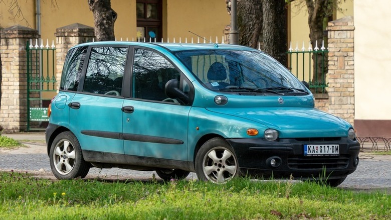 Teal Fiat Multipla parked near grass