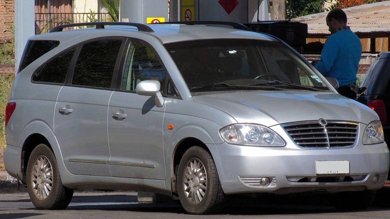 Silver SsangYong Rodius
