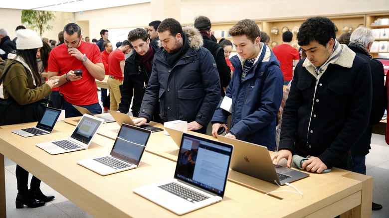 People inside a laptop store 