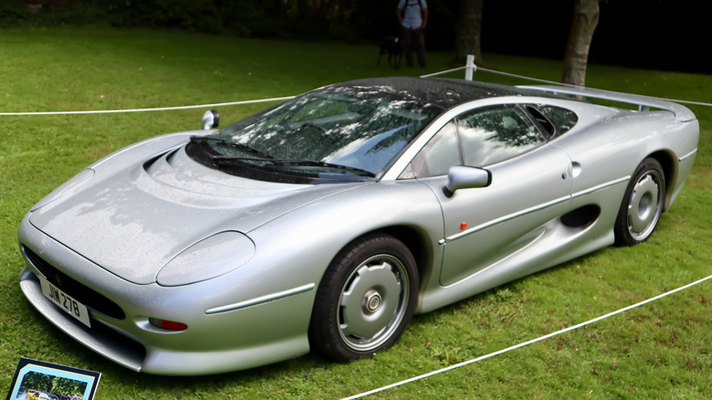 Jaguar XJ220