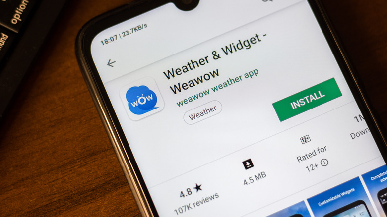 Weawow weather app on smartphone