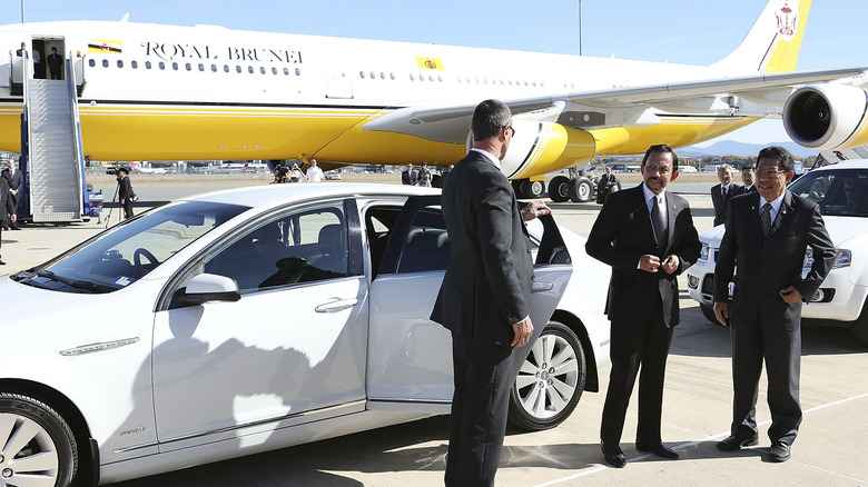 Sultan of Brunei with his entourage