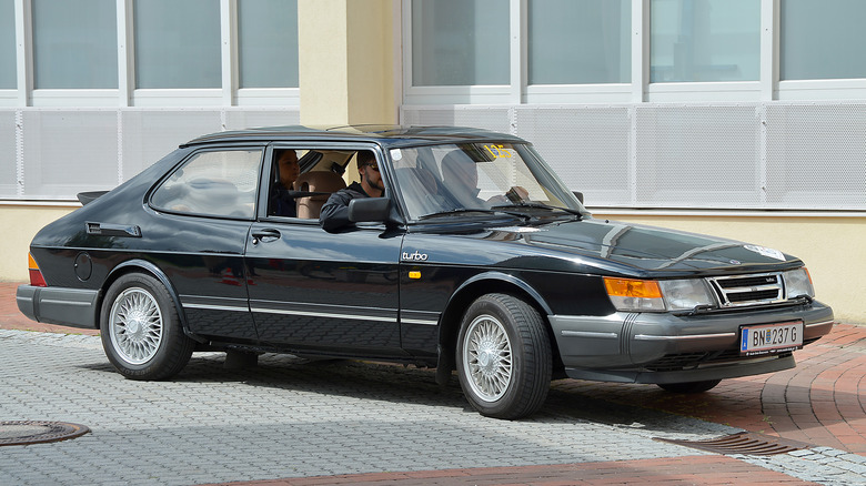 Saab 900 Turbo on the road