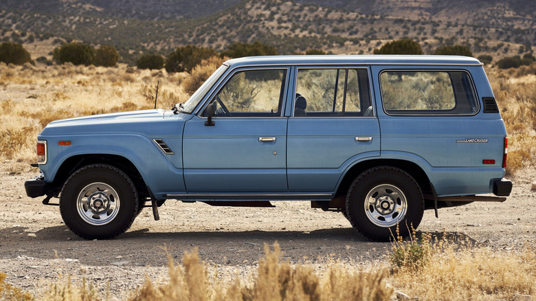 Side profile of FJ60 Toyota Land Cruiser