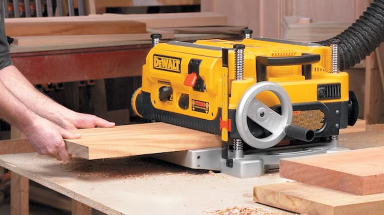 using DeWalt planer to flatten board