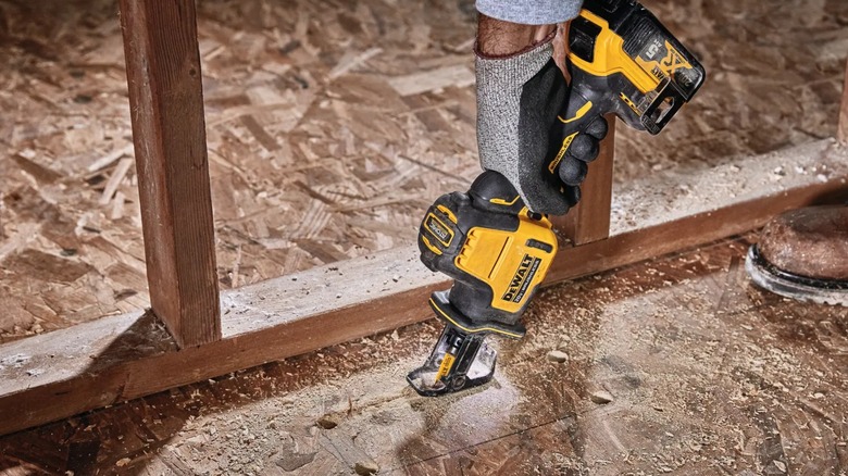 cutting floor board with reciprocating saw