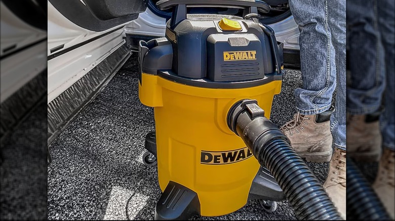 a DeWalt 16 gallon shop vac