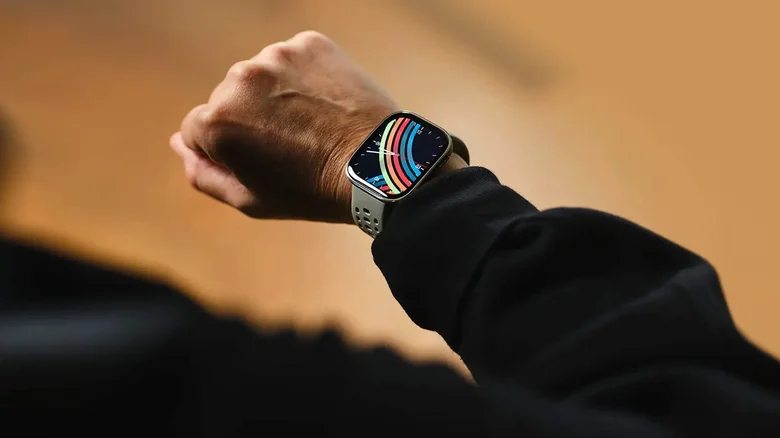 Man wearing a smartwatch