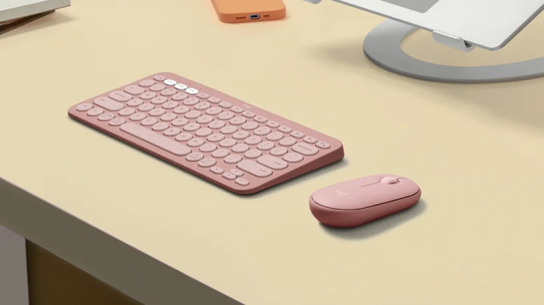 The Logitech Pebble mouse next to the Pebble keyboard on a desktop