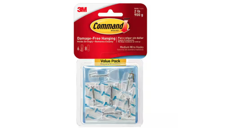 Command Medium Clear Wire Hooks on display in packaging