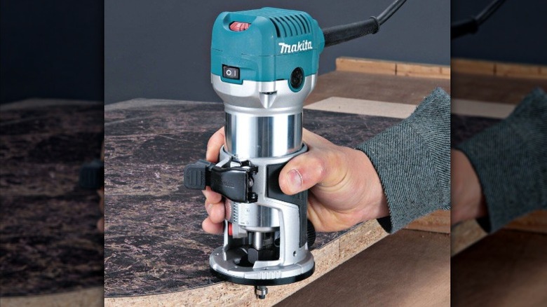 DIYer using Makita RT0701C compact router