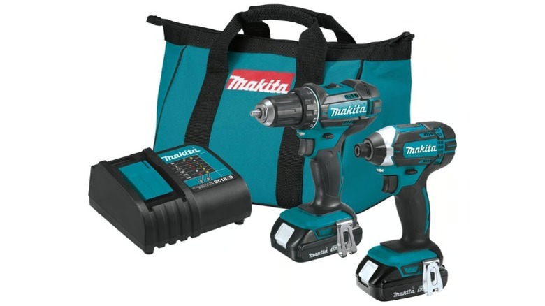 Makita CT225SYX two-piece kit on a white background