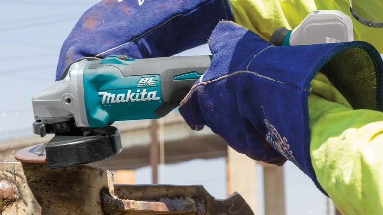 Makita XAG04Z angle grinder in action