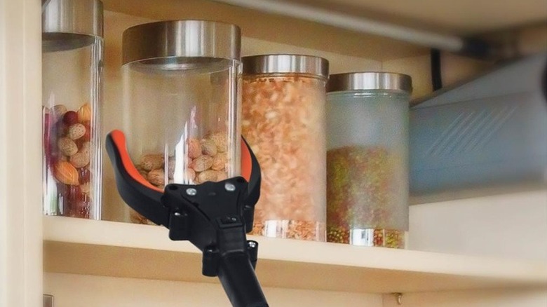 grabber reaching for jar