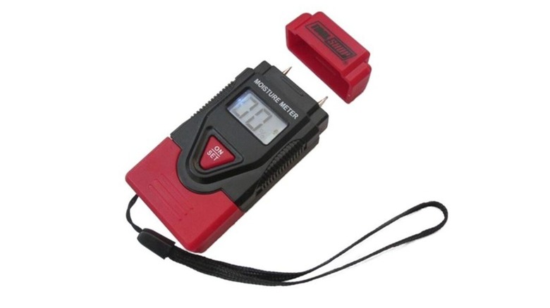 Handheld moisture meter