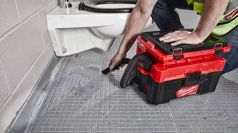 Using a Milwaukee M18 Fuel Packout wet/dry vac to clean a spill