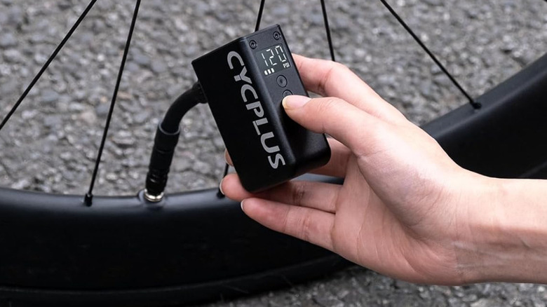 Pumping a tyre wit the Cycplus AS2 Pro Mini Electric Bike Pump.