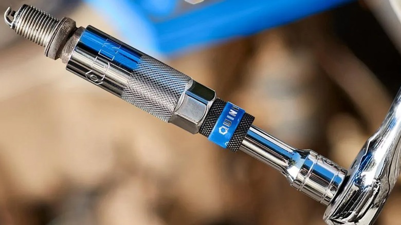 Quinn 3/8-Inch Drive SAE and Metric 14-Piece Spark Plug Socket Set