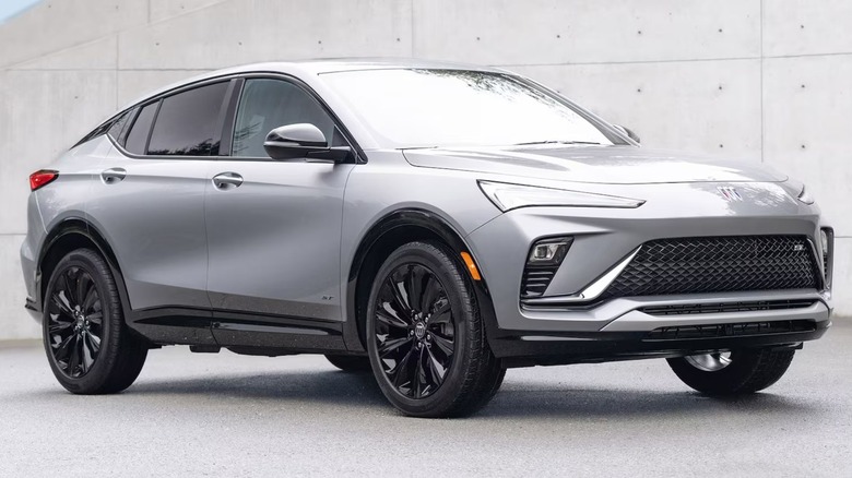 2025 Buick Envista﻿ in front of concrete wall