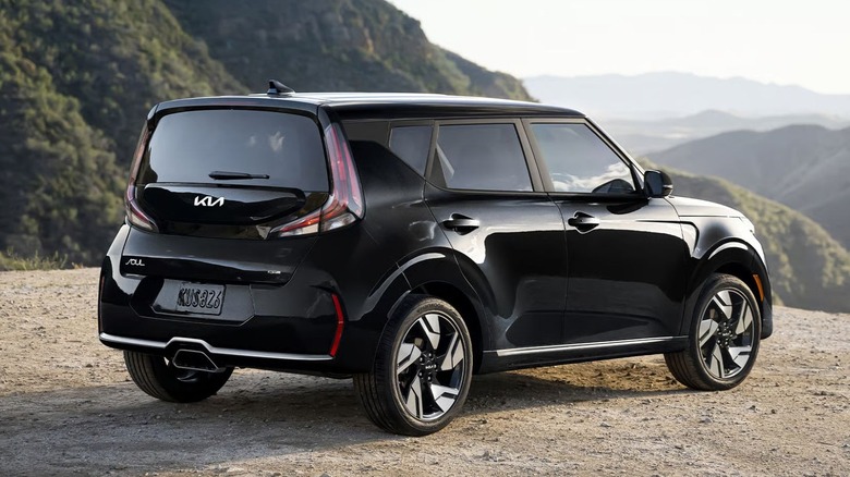 2025 Kia Soul parked at mountain