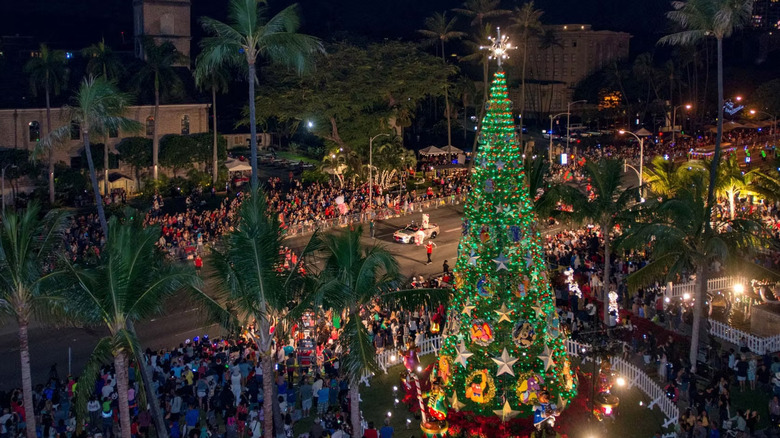 A high view of the Honolulu City Lights parade
