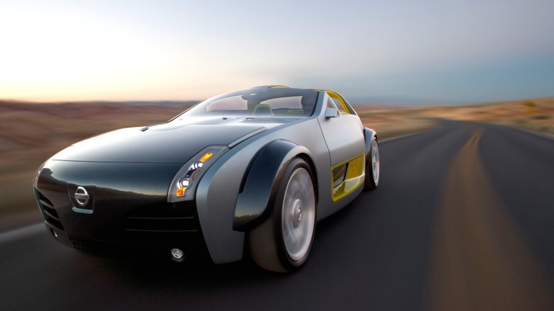 Wide-angle image of Nissan Urge concept driving on a desert road