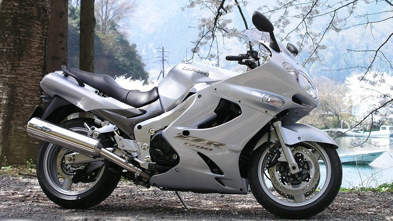 Kawasaki ZZR1200 on display in white