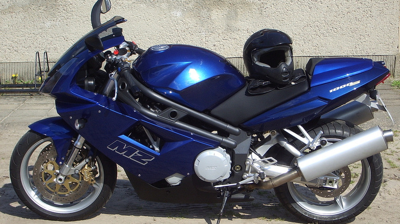 MZ 1000S on display in black