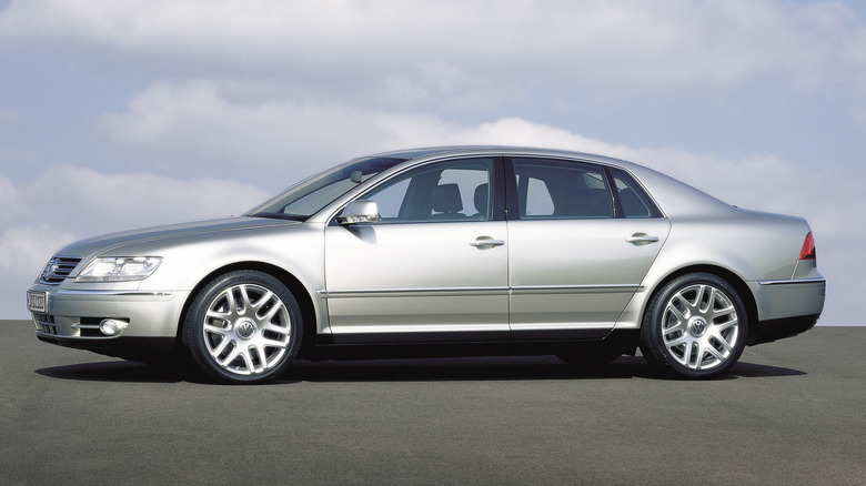 VW Phaeton profile shot