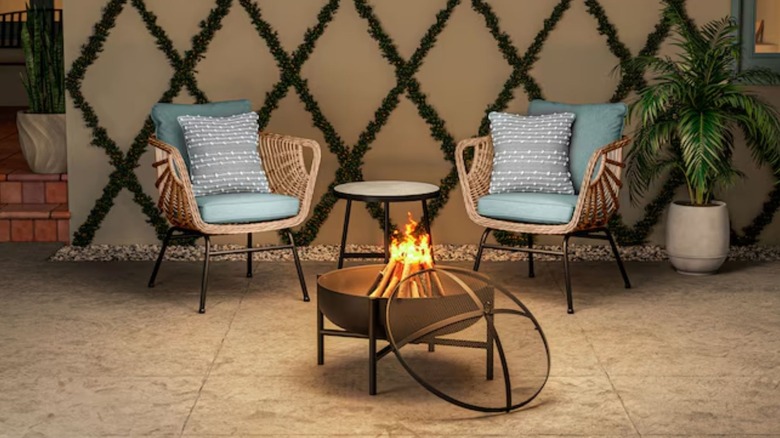 Origin Portable Fire Pit with two patio chairs