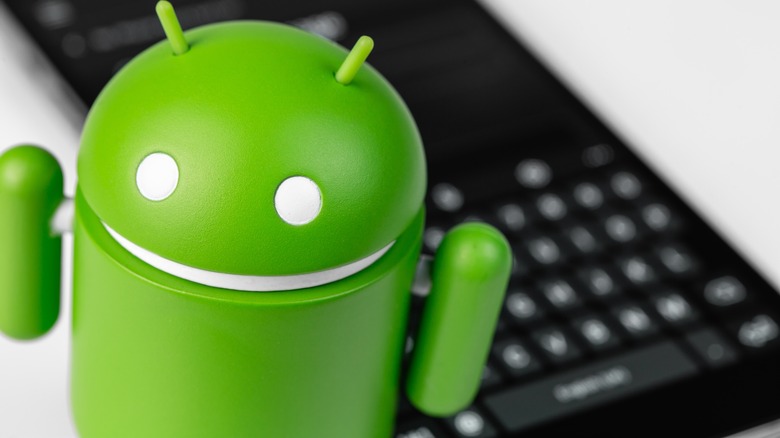 Android mascot, a smartphone in the background