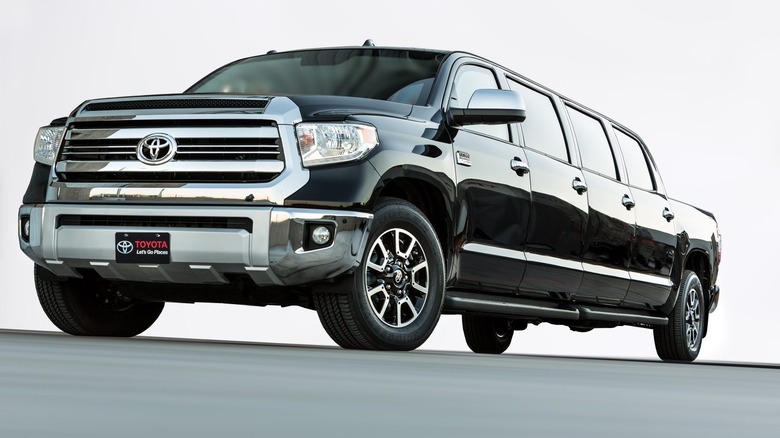 Toyota Tundrasine pickup limousine