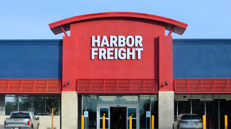 Storefront of Habor Freight
