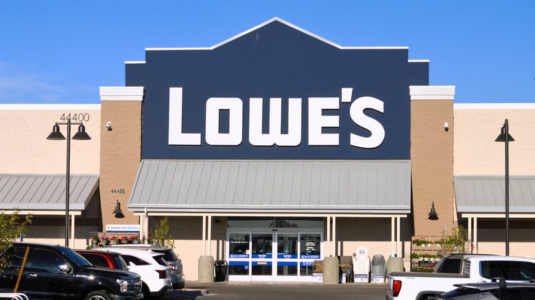 Lowe's storefront and parking lot