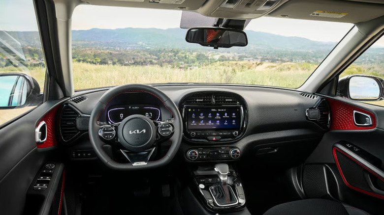The spartan and functional interior of the 2025 Kia Soul, finished in black upholstery.