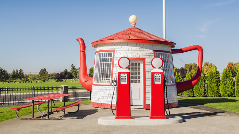 Teapot Dome Service Station in Zillah