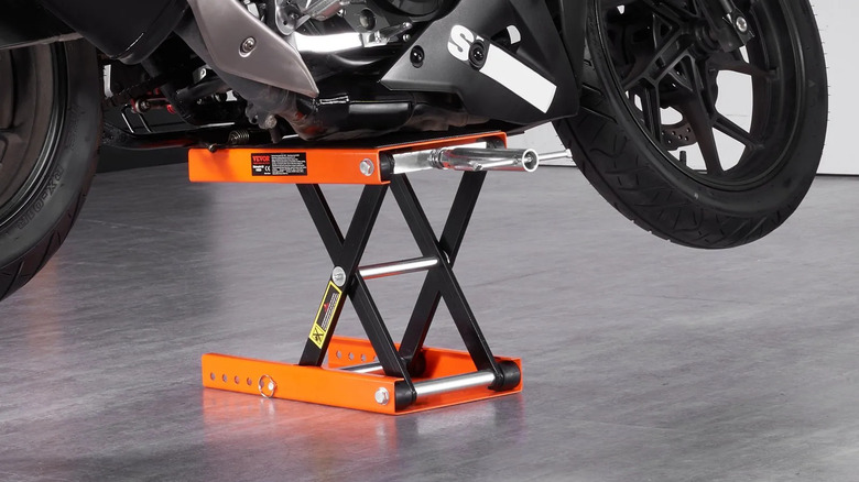 Vevor 1.100-pound Motorcycle Lift lifting a motorcycle