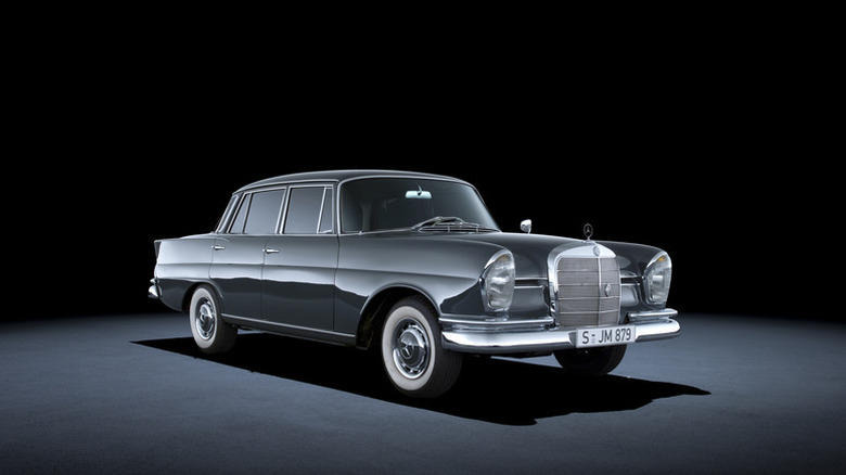 Mercedes-Benz 220 S Fintail W111 studio photo right front view