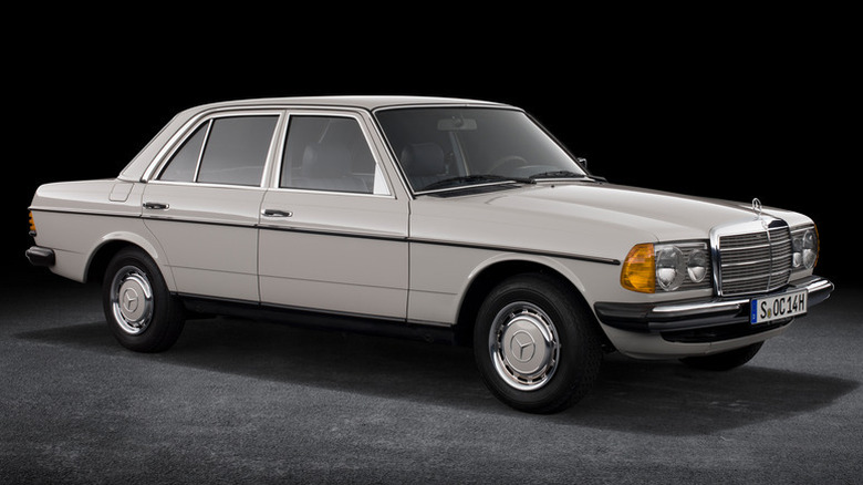 Mercedes-Benz W123 generation studio shot front 3/4