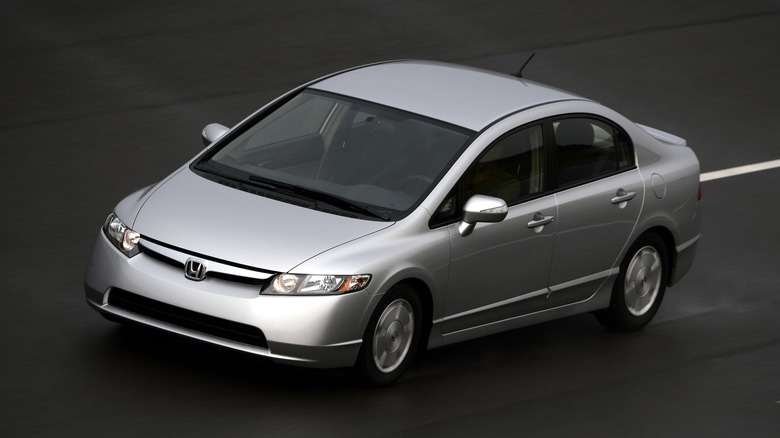 2008 Honda Civic Hybrid at speed