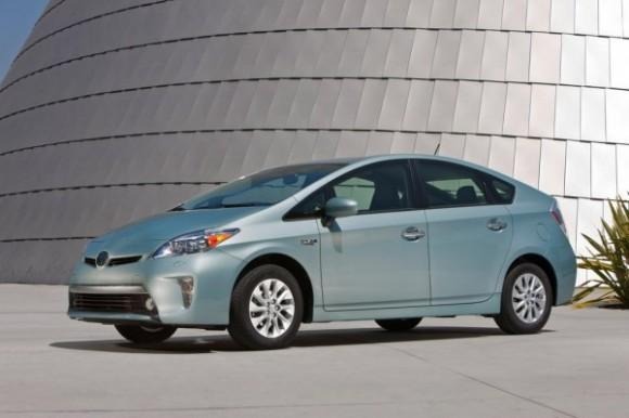 2012_Toyota_Prius_Plugin_026-600x400