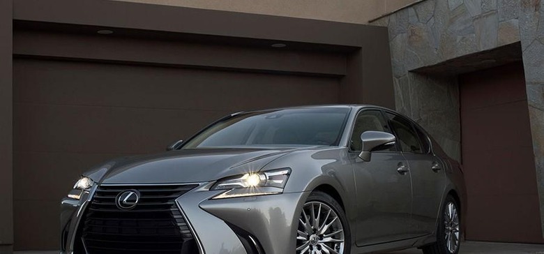 2016_Lexus_GS_200t_1