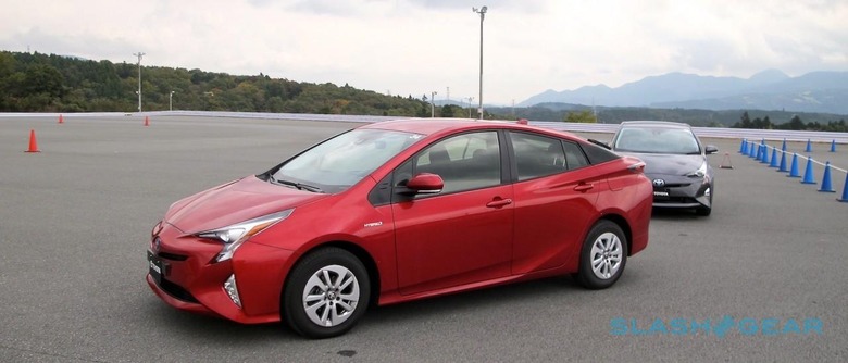 2017-toyota-prius-first-drive-3