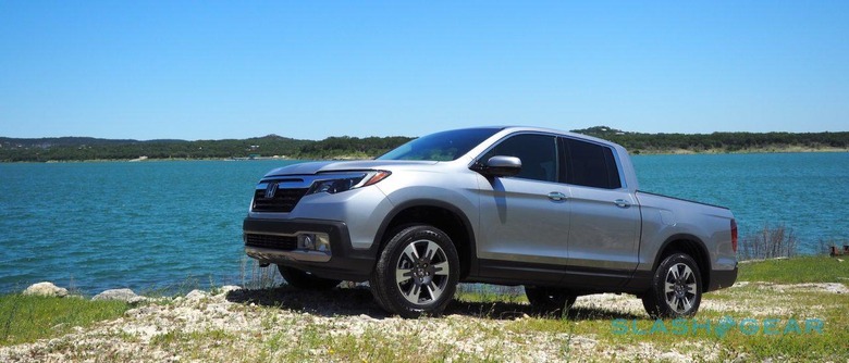 2017-honda-ridgeline-hero-1